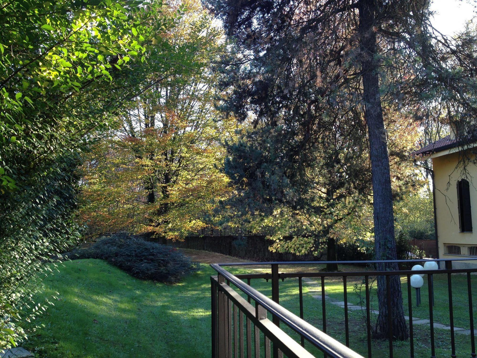 Bed&Garden Bed and Breakfast Cesate Exteriör bild